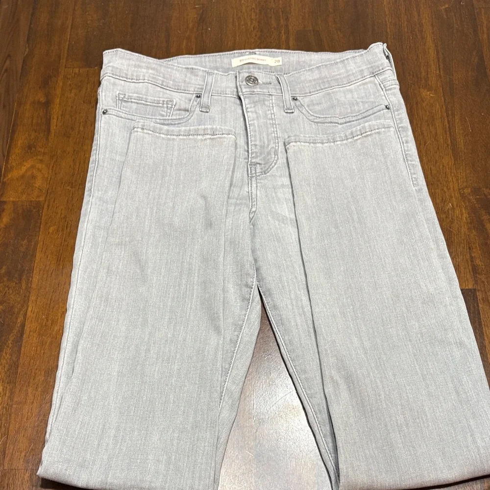 Levi's Women's Light Gray Skinny Jeans - Picture 4 of 5